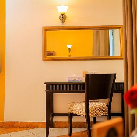 Colosseum Boutique Hotel & Spa Dar es Salaam Exteriör bild
