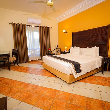 Colosseum Boutique Hotel & Spa Dar es Salaam Exteriör bild